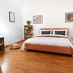 Spacious Family Flat S. Spirito 8 Sleeps